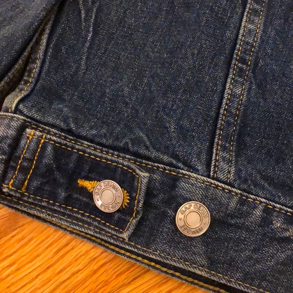 GAP | classic cotton button down medium wash denim trucker jean jacket, size XS - Picture 7 of 12